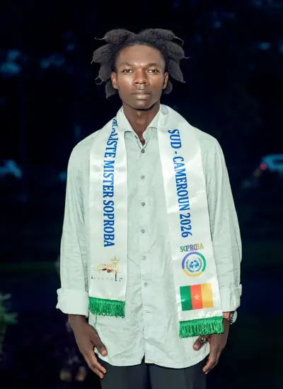 ESSAMA ROMUALD encore appelé zen Khalil mannequin top model je fais 1,79 et 58 kg 