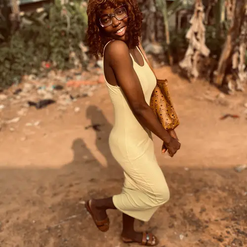 ONGLA TONYE VICkY ORNELLA