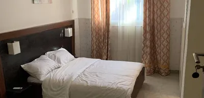 chambre moderne à l'hôtel suzanne