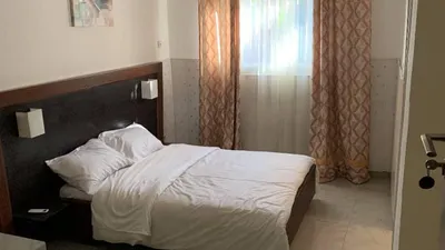 chambre moderne à l'hôtel suzanne