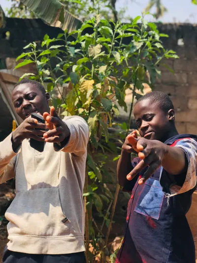 LES FRÈRES COMÉDIENS