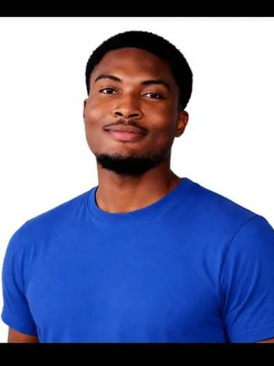 NGUE POKA 24 ans , 1,75 m ,70 kg ,Étudiant en 5ᵉ année de Sciences Pharmaceutiques, Université des Montagnes.