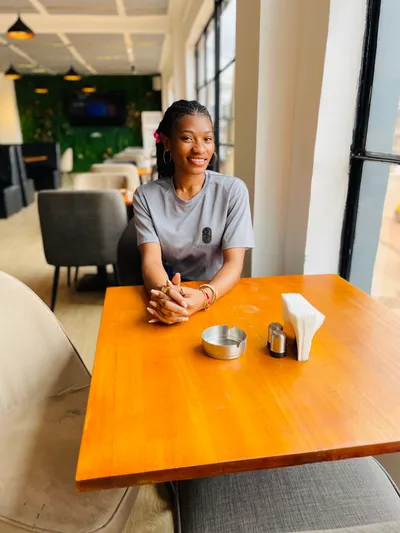 Mbezele zee Berthe Clara