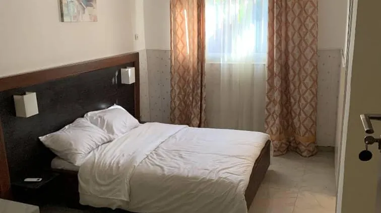chambre moderne à l'hôtel suzanne