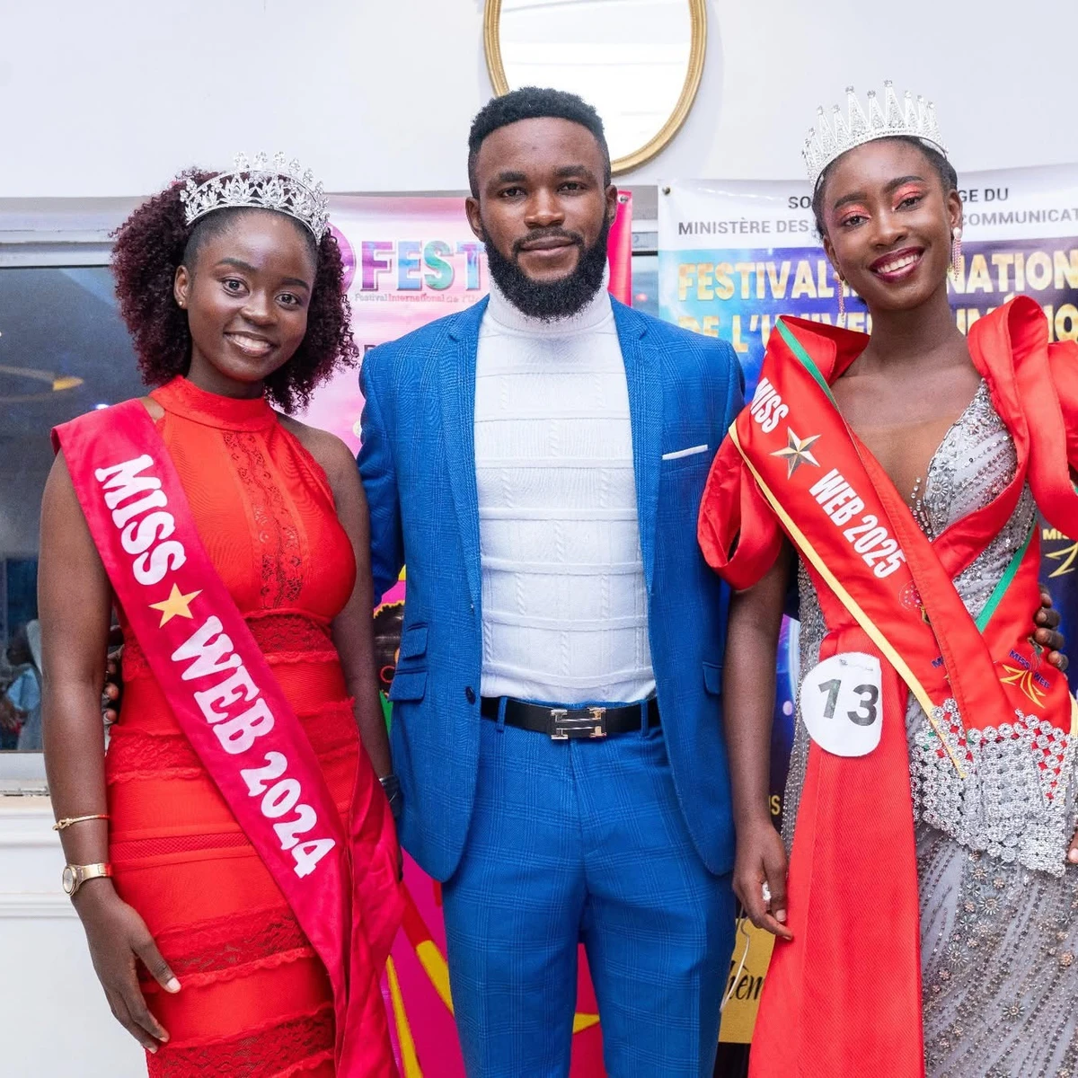 Le président du concours Miss Web Cameroun, Monsieur Steve ABODO au milieu des deux éditions .